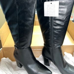 BLACK TALL BOOTS